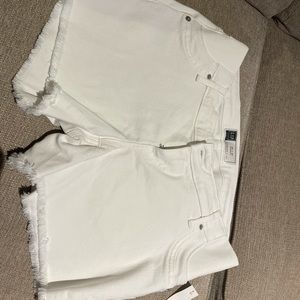 GAP white maternity shorts